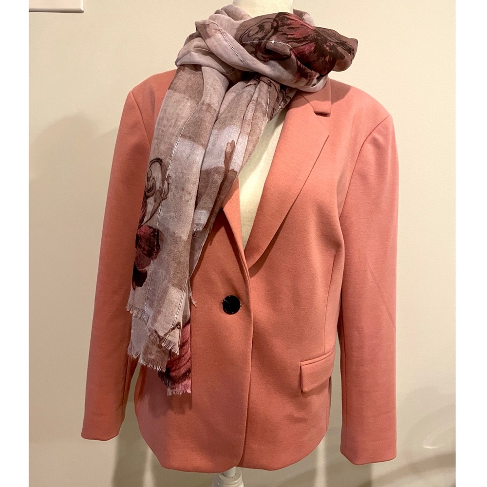 • Scarf • - Picture 6 of 6